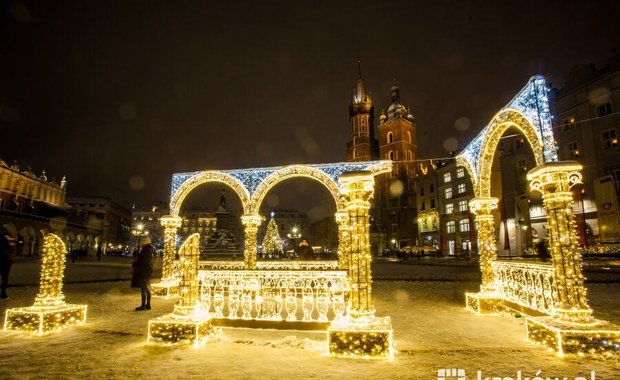 Ruszył montaż świątecznej iluminacji w Krakowie. Po raz kolejny motywy wawelskie 