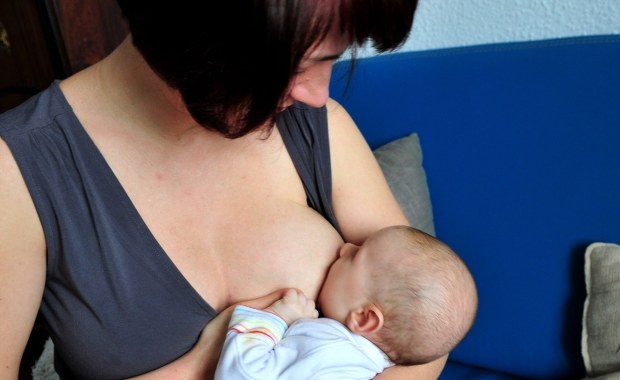 Ruszył proces ws. karmienia piersią w restauracji. Kelner poprosił kobietę o zmianę miejsca