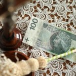 Ruszył sezon kolęd. Oto ile Polacy wsadzają do kopert 