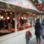 Ruszył świąteczny jarmark w Krakowie. 50 zł za kiełbasę w bułce to nie król drożyzny