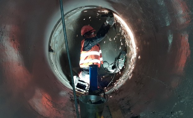 Ruszyła naprawa kolektorów ściekowych pod Wisłą. „Praca w wyjątkowo trudnych warunkach”