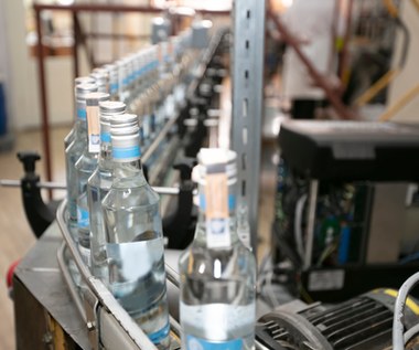 Ruszyła produkcja wódki "Zelensky". Cały dochód trafi na pomoc Ukrainie