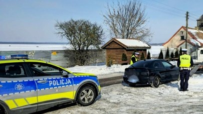 Ruszyli ścigać się na zamarzniętych Śniardwach. Policja wyszła im naprzeciw