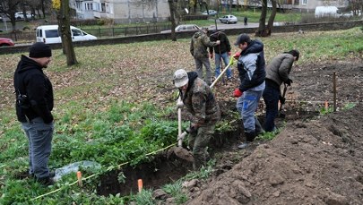 Ruszyły ekshumacje polskich żołnierzy. Pomagają Ukraińcy