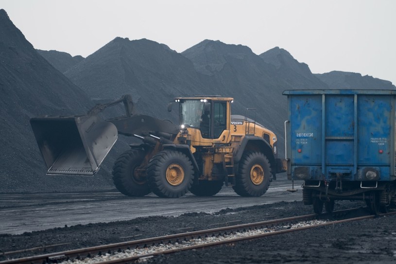 Ruszyły pierwsze dostawy węgla na preferencyjnych zasadach /Wojciech Stróżyk /Reporter