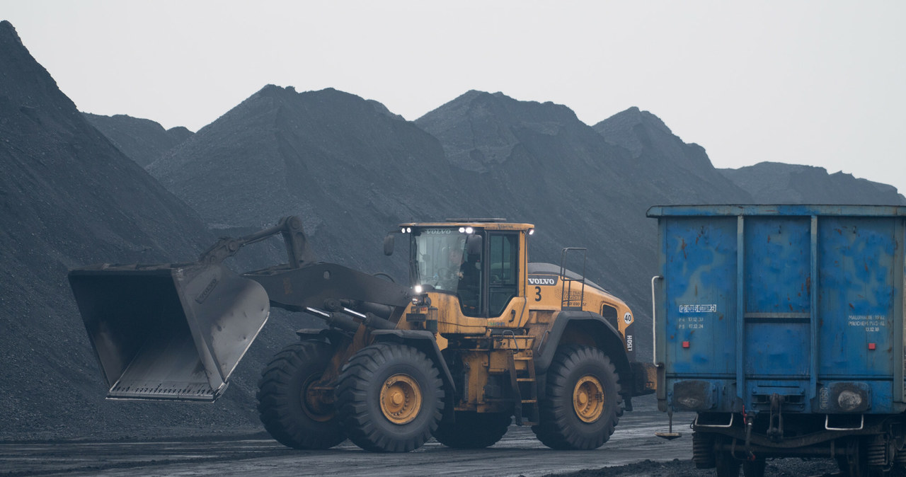 Ruszyły pierwsze dostawy węgla na preferencyjnych zasadach /Wojciech Stróżyk /Reporter