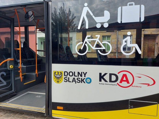 Ruszyły połączenia autobusowe Kolei Dolnośląskich /Biuro Prasowe Urzędu Marszałkowskiego Województwa Dolnośląskiego  /