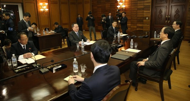 Ruszyły rozmowy z udziałem przedstawicieli Korei Południowej i Korei Północnej /STR / POOL  /PAP/EPA