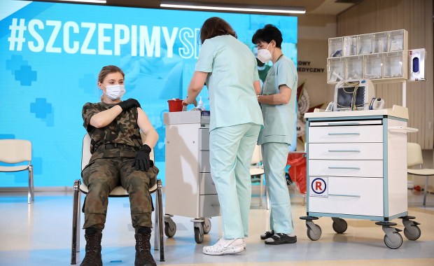 Ruszyły szczepienia przeciw Covid-19 żołnierzy i rejestracja dla osób powyżej 60. roku życia