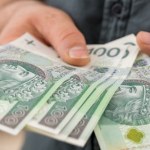 Ruszyły wypłaty świadczenia po 689,17 zł. ZUS we wniosku nie pyta o wiek