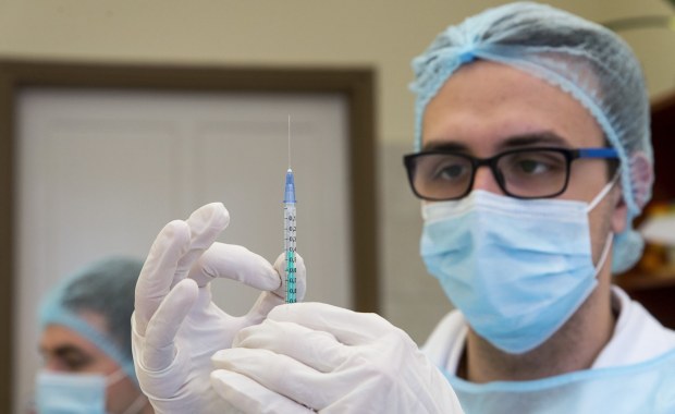 Ruszyły zapisy dla 53-latków na szczepienia przeciw Covid-19