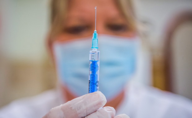 Ruszyły zapisy na szczepienia przeciw Covid-19 dla 55-latków