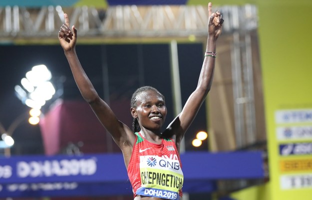Ruth Chepngetich zdobyła złoty medal lekkoatletycznych mistrzostw świata w maratonie /	ALI HAIDER /PAP/EPA