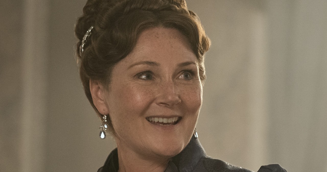 Ruth Gemmell jako Violet Bridgerton w serialu "Królowa Charlotta" /Netflix