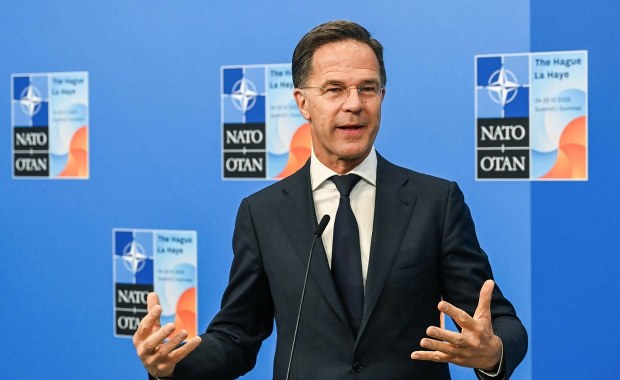 Rutte kontra Trump. Chodzi o artykuł 5. NATO