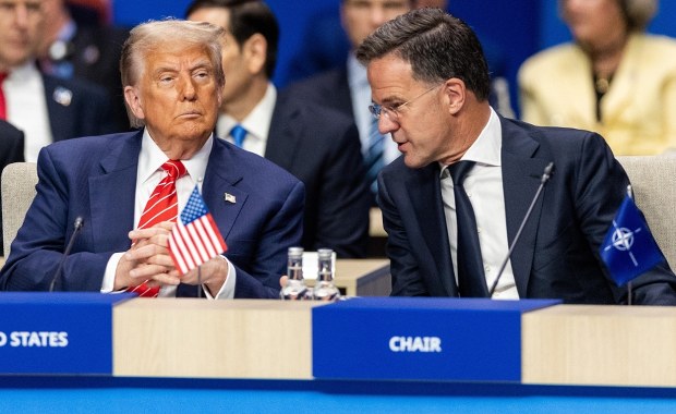 Rutte nazwał Trumpa "tatusiem". Co miał na myśli szef NATO?