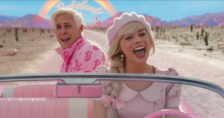 Ryan Gosling i Margot Robbie w scenie z "Barbie" /materiały prasowe