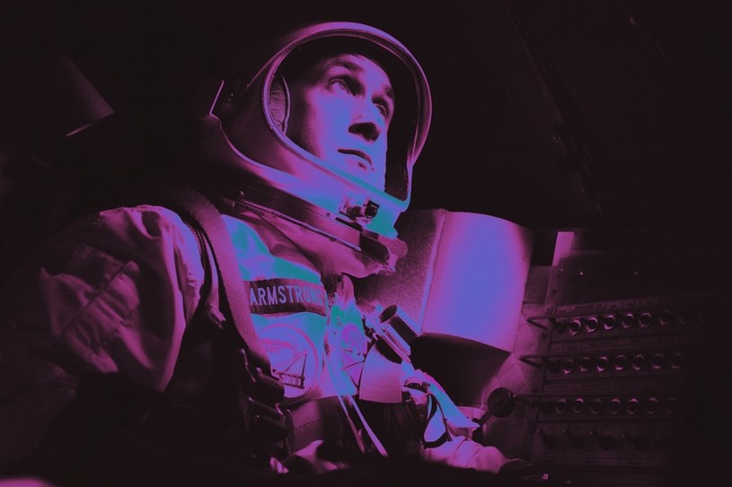 Ryan Gosling jako Neil Armstrong w filmie "Pierwszy człowiek" /East News