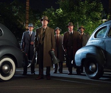 Ryan Gosling, Josh Brolin, Michael Pena, Robert Patrick i Anthony Mackie w scenie z filmu "Gangster Squad. Pogromcy mafii"