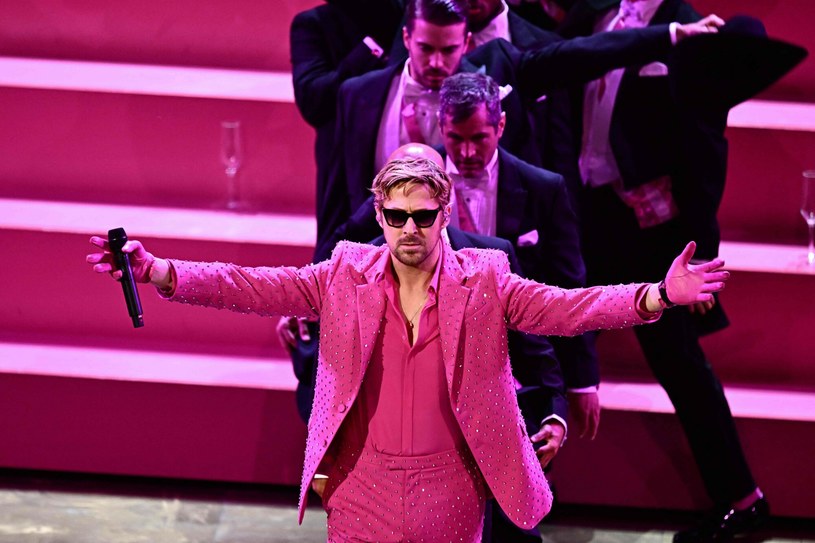Ryan Gosling podczas wykonania utworu "I'm Just Ken" /AFP /East News