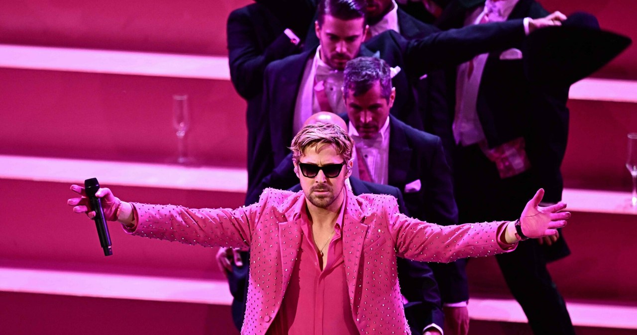 Ryan Gosling podczas wykonania utworu "I'm Just Ken" /AFP /East News