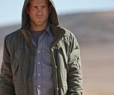 Ryan Reynolds w scenie z filmu "Safe House"