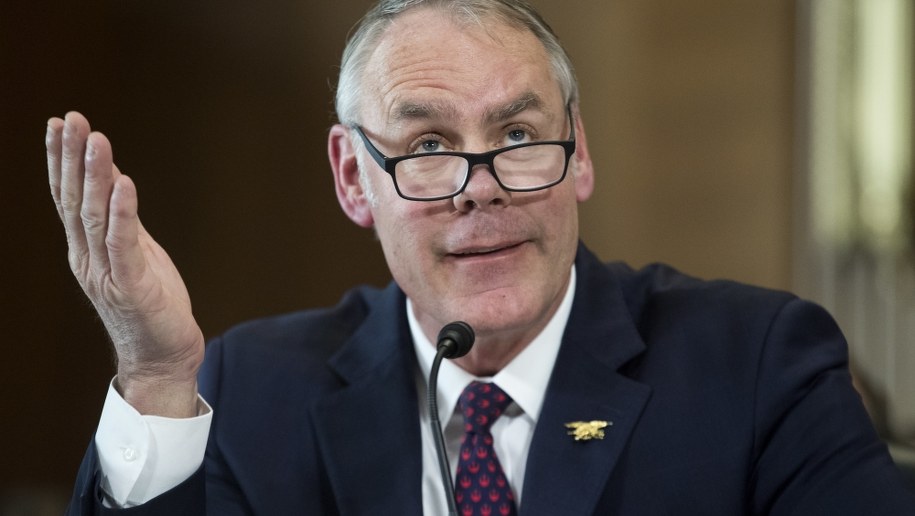 Ryan Zinke /MICHAEL REYNOLDS    /PAP/EPA