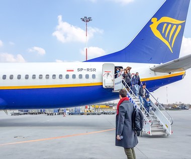 Ryanair naliczył dodatkową opłatę za odprawę. 50-latek domaga się zwrotu pieniędzy
