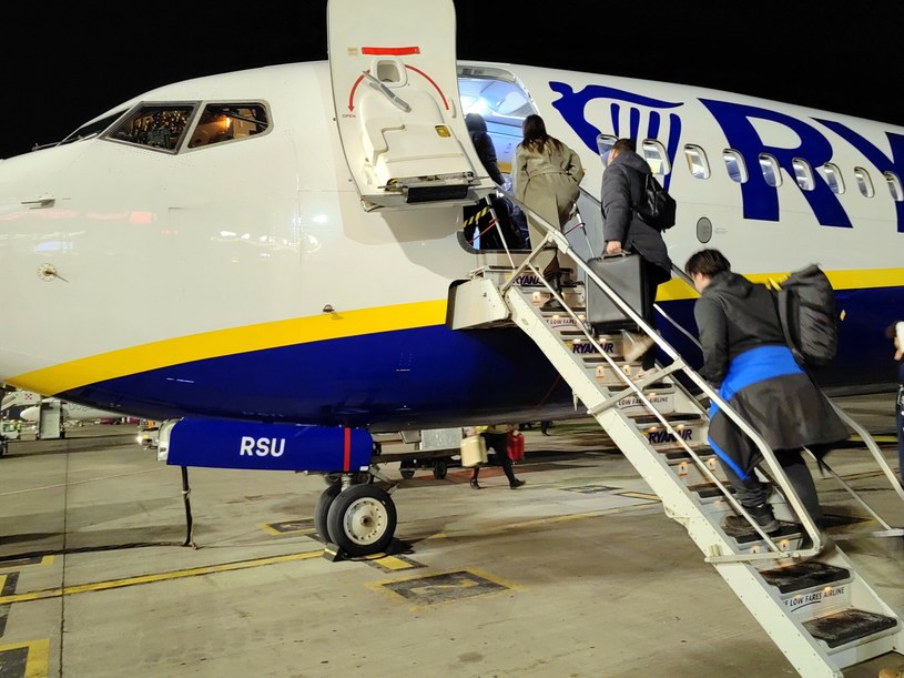 Ryanair ograniczy loty z Polski. /Albin Marciniak/East News /East News
