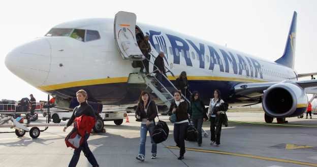 Ryanair pozwoli na oglądanie filmów dla dorosłych /AFP