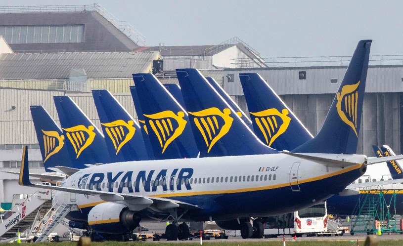Ryanair traci 100 mln euro miesięcznie. /AFP