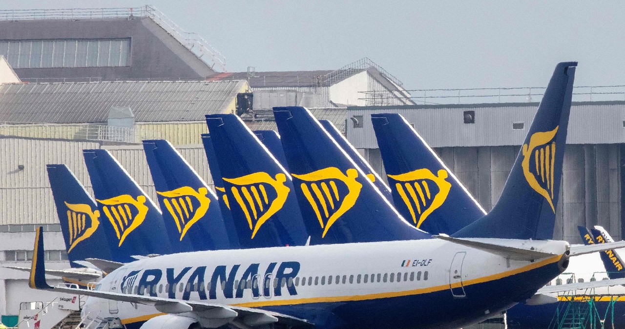 Ryanair traci 100 mln euro miesięcznie. /AFP