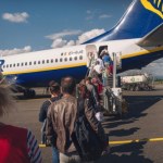 Ryanair zostawił żonę na lotnisku. Mąż wszczął awanturę i dostał dużą karę