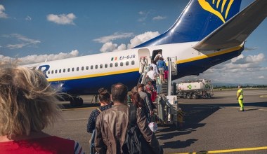 Ryanair zostawił żonę na lotnisku. Mąż wszczął awanturę i dostał dużą karę