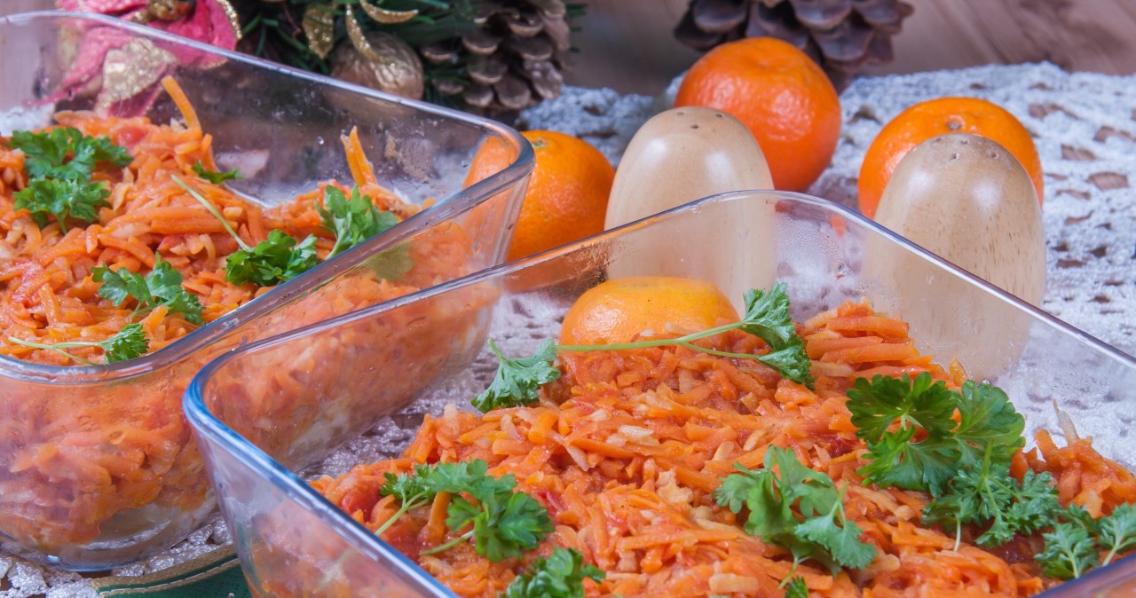 Ryba po grecku nie została zjedzona w święta? Sprawdź, co zrobić, by długo zachowała świeżość. /123RF/PICSEL