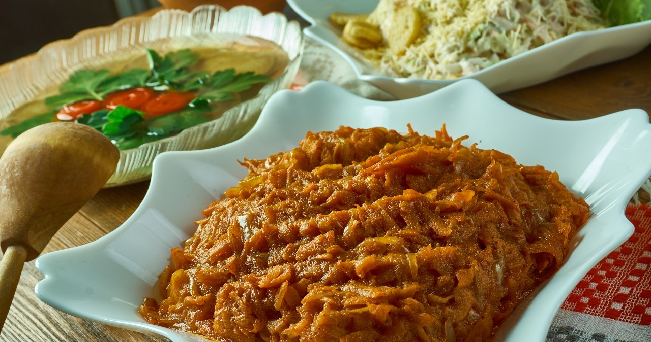 Ryba po grecku z przepisu babci jest najlepsza. Kluczem jest właściwie dobrany gatunek ryby /123RF/PICSEL