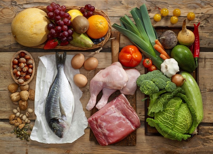 Ryby, jajka, mięso, drożdże spożywcze w tych produktach znajdziemy witaminę B12 /Picsel /123RF/PICSEL