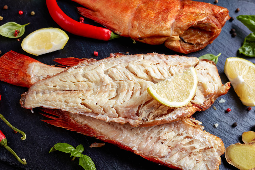 Ryby morskie bogate w kwasy omega-3 pomagają przeciwdziałać stanom zapalnym /123RF/PICSEL