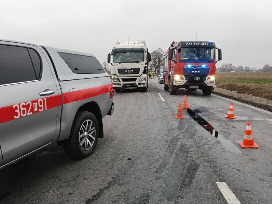 Rychwał. Wypadek na dk nr 25 /Komenda Miejska Państwowej Straży Pożarnej w Koninie /Państwowa Straż Pożarna