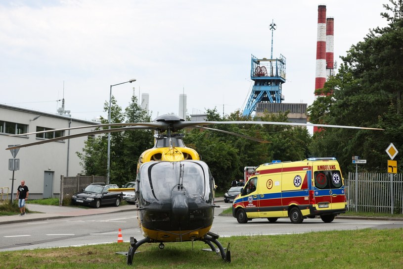 Rydułtowy. Ratownicy dotarli do poszukiwanego górnika. Mężczyzna żyje