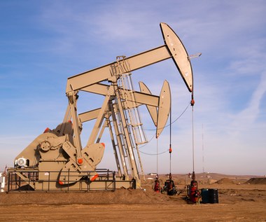 Rynek ropy: W USA surowiec drożeje, ale w ujęciu tygodniowym będzie strata