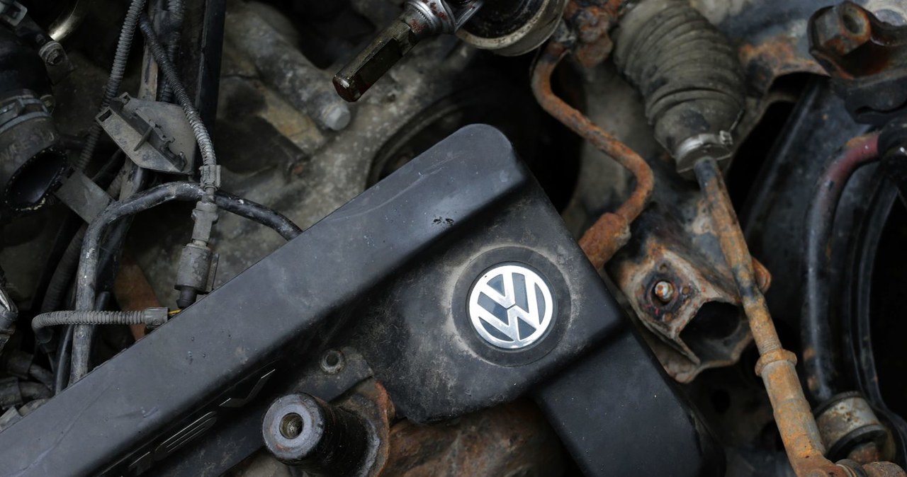 Rynek samochodów obawia się spowolnienia i akcyzy /AFP