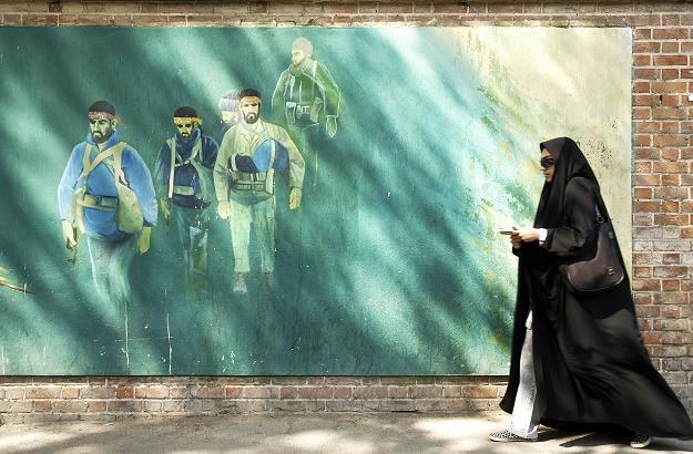 Rynek walutowy ocenia zagrożenie. Na zdj. mural w Teheranie /&copy;123RF/PICSEL