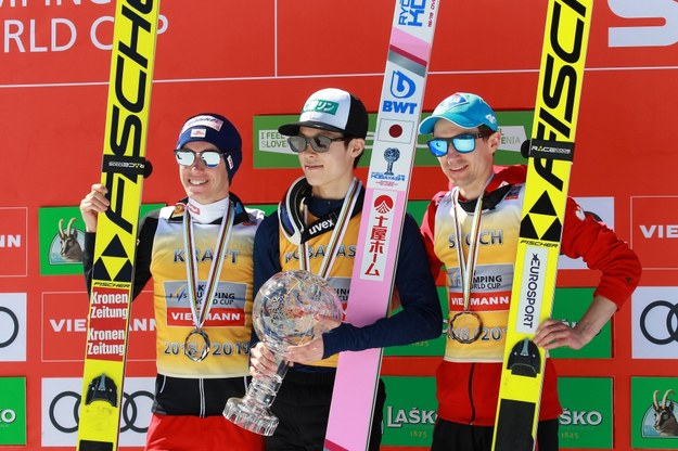 Ryoyu Kobayashi, Stefan Kraft i Kamil Stoch na podium ubiegłorocznego Pucharu Świata w skokach narciarskich / 	Grzegorz Momot    /PAP