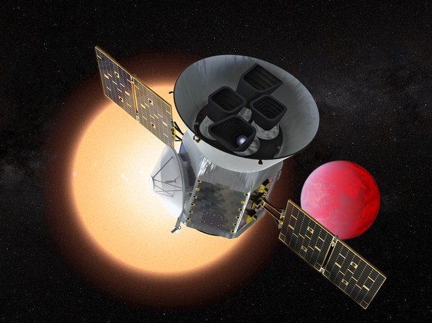 Rysunek sondy TESS na tle obiektów, które bedą przedmiotem jej badań /NASA’s Goddard Space Flight Center /Materiały prasowe
