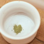 Rytuał na jędrną i gładką skórę ud. Wystarczy, że nałożysz składnik za 13 zł