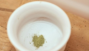 Rytuał na jędrną i gładką skórę ud. Wystarczy, że nałożysz składnik za 13 zł