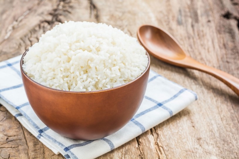 Ryż włożony na noc do lodówki ma ok. 50 proc. mniej kalorii niż gorący /123RF/PICSEL
