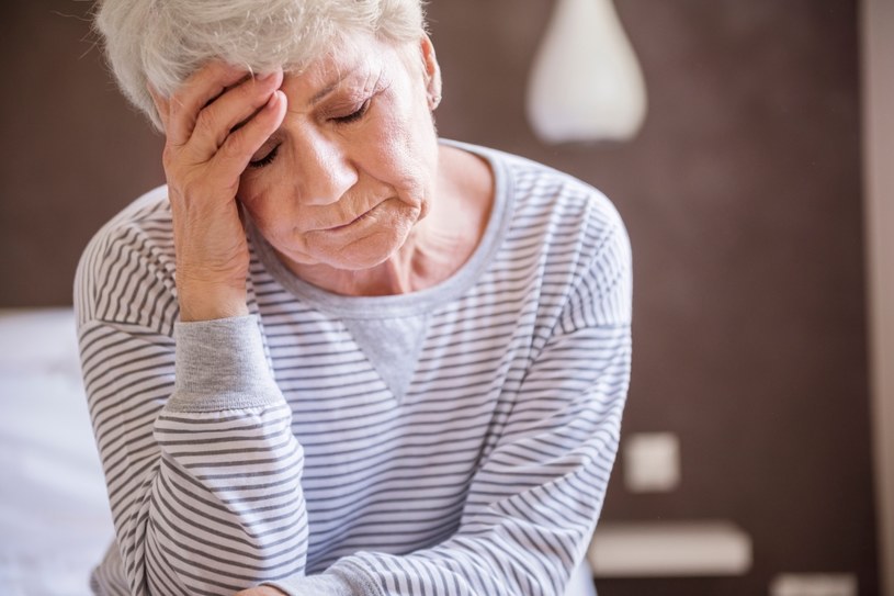 Ryzyko demencji zaczyna istotnie rosnąć po 10 godzinach siedzenia - zauważają badacze /123RF/PICSEL