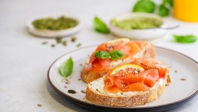 Ryzyko zakażenia salmonellą. GIS ostrzega przed partią łososia sałatkowego